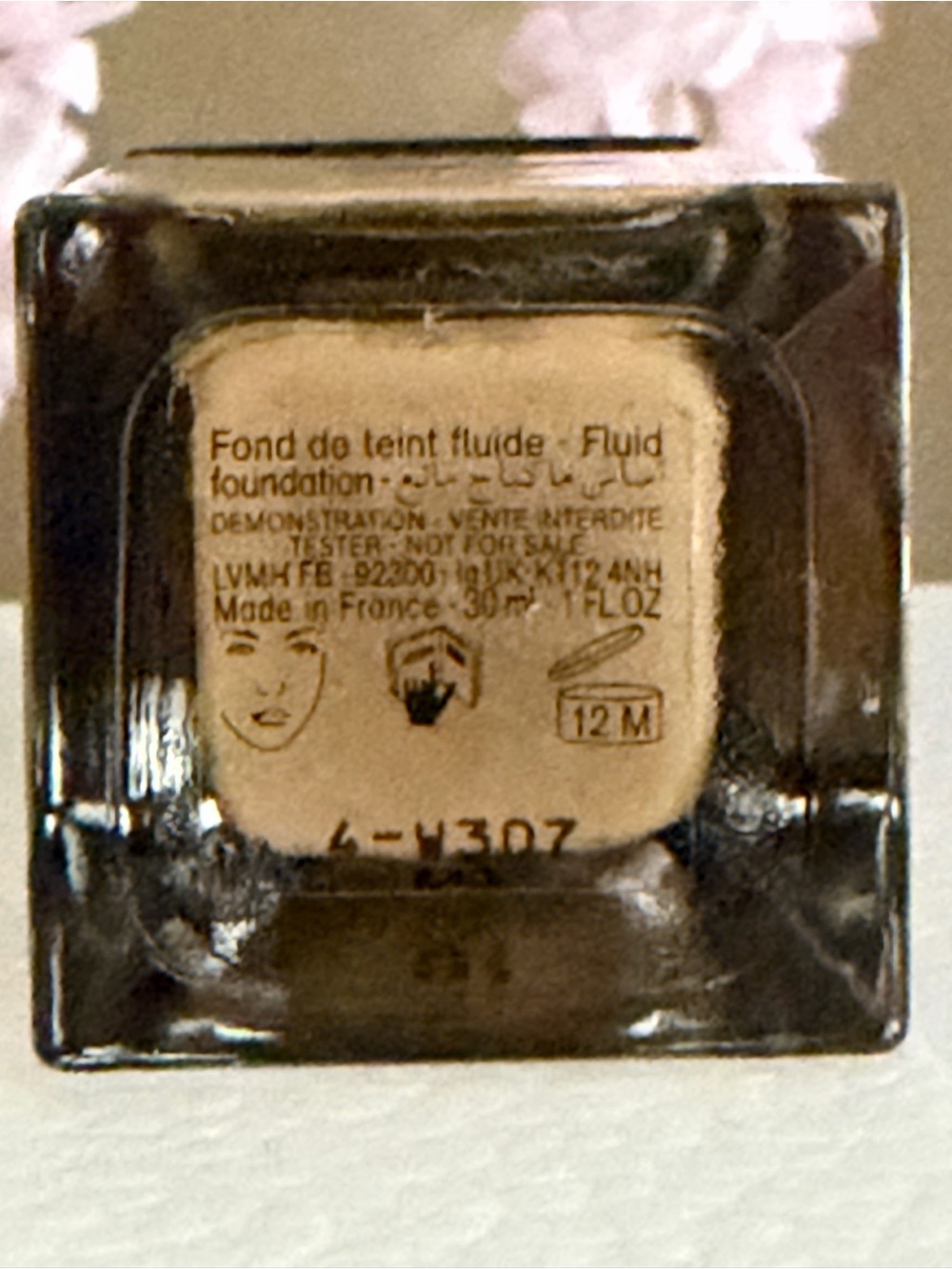 4-W307-Givenchy skin-Caring Glow Foundation - NWOB - Picture 3 of 3